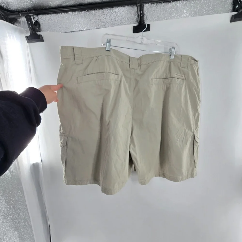 Columbia‎ Shorts Mens Size 50 Cargo Khaki High Rise 7.5